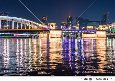 《東京都》勝どき橋の夜景・東京ベイエリア 80630317