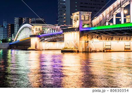 《東京都》勝どき橋の夜景・東京ベイエリア 《東京都》勝どき橋の夜景・東京ベイエリア 80630354