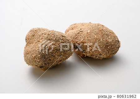 白バックに丹波篠山の山の芋が2個 80631962