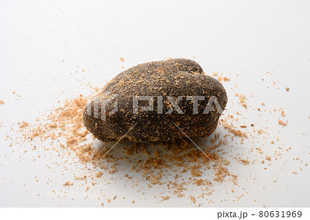 白バックに丹波篠山の山の芋 白バックに丹波篠山の山の芋 80631969