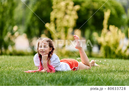 child girl with braided hair style with pink kanekalon child girl with braided hair style with pink kanekalon 80633728