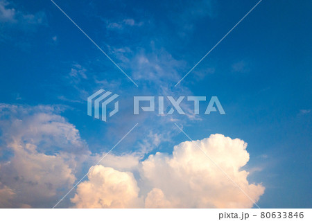 さわやかな夏空と白い入道雲 さわやかな夏空と白い入道雲 80633846