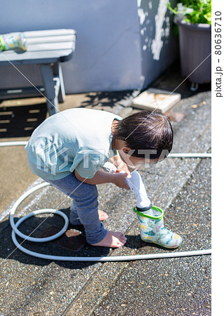幼児の水遊び 80636710