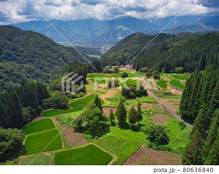 美しい青鬼集落の棚田の眺め　長野県白馬村（ドローンによる空撮） 80636840