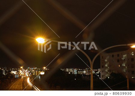 夜の高架橋 80639930
