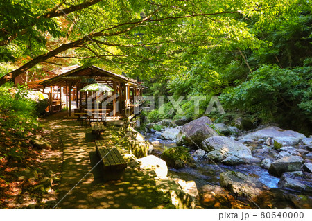 夏の清涼スポット釜ヶ滝 80640000