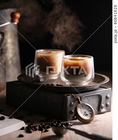 グラス入ったコーヒー 80641626