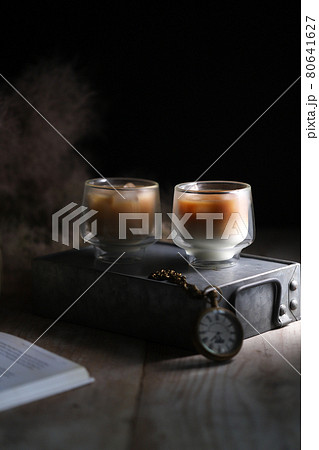 グラス入ったコーヒー 80641627