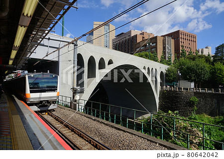 8月　千代田235聖橋と中央線特別快速 80642042