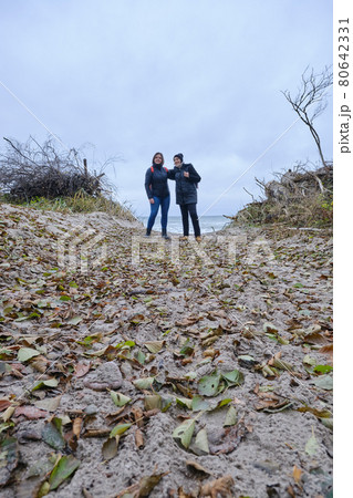 women near sea 80642331