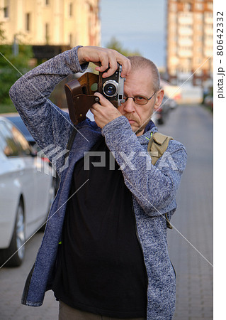 old style photographer 80642332