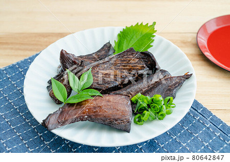 まぐろのアラの漬け焼き まぐろのアラの漬け焼き 80642847