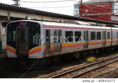 信越本線E129系電車（越後線直通便：ワンマン運転） 80643073