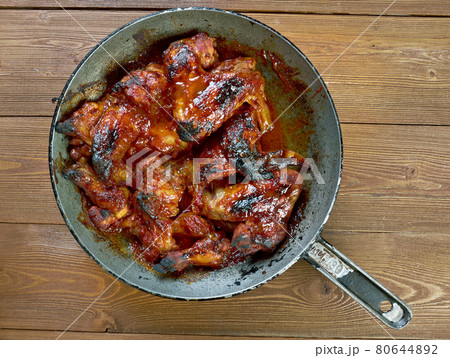 Italian chicken wings in sauce 80644892