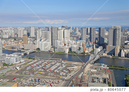 築地市場の跡地と臨海部の高層マンション群 80645077