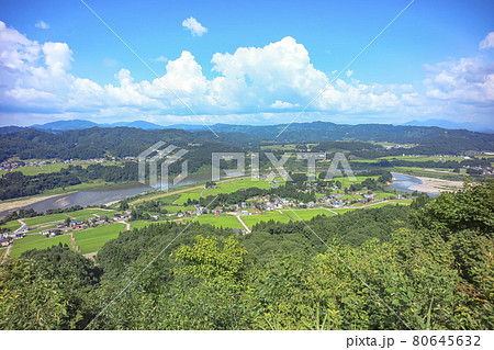 小千谷 山本山高原 沢山ポケットパークから見た信濃川と魚沼の山々 小千谷 山本山高原 沢山ポケットパークから見た信濃川と魚沼の山々 80645632