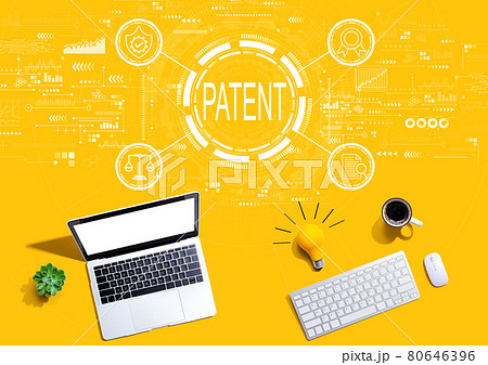 Patent concept with computers with a light bulb 80646396