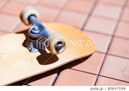 スケボー スケートボード 【 人気 の スポーツ の イメージ 】 スケボー スケートボード 【 人気 の スポーツ の イメージ 】 80647098