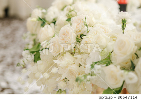 Beautiful white and green floral decoration on wedding table in restauratnt 80647114