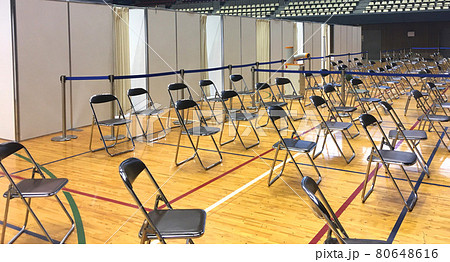 新型コロナワクチン接種会場 80648616