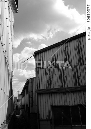 工場の建物 80650577