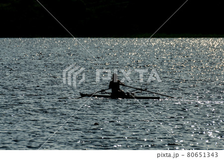 シルエットのシングルスカルレガッタ 80651343