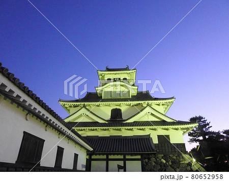 長浜城と夕暮れ 80652958