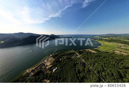 かぶと山から望む久美浜湾と小天橋 80653426