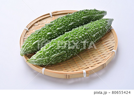 夏野菜のゴーヤ、2本。 夏野菜のゴーヤ、2本。 80655424