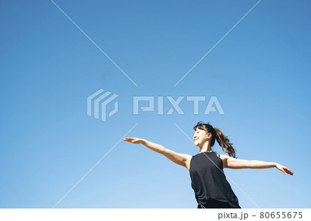 ヨガ・戦士のポーズ 80655675