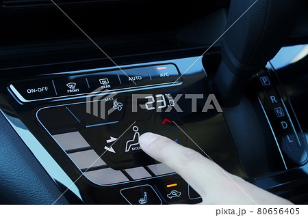 カーエアコンの操作 80656405