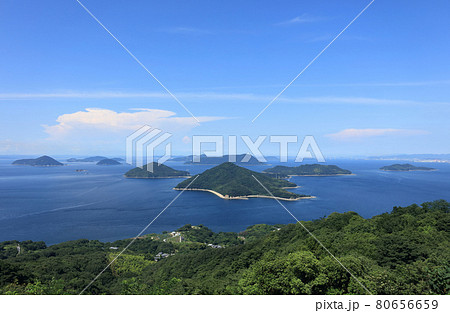 三豊市荘内半島の紫雲出山から見る備讃瀬戸、粟島など 80656659
