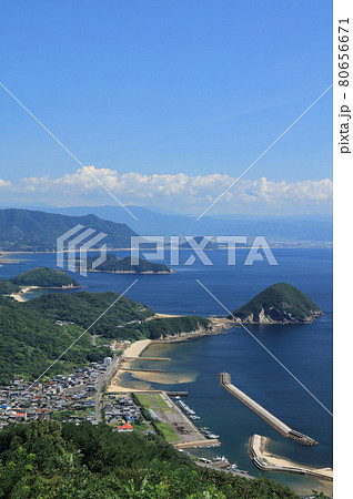 紫雲出山から三豊市荘内半島の西岸を展望する 80656671