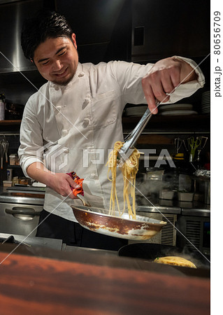 料理人 調理 レストラン シェフ 80656709