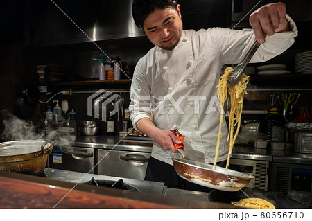 料理人 調理 レストラン シェフ 料理人 調理 レストラン シェフ 80656710