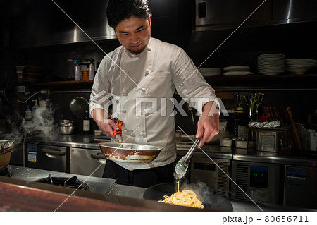 料理人 調理 レストラン シェフ 料理人 調理 レストラン シェフ 80656711