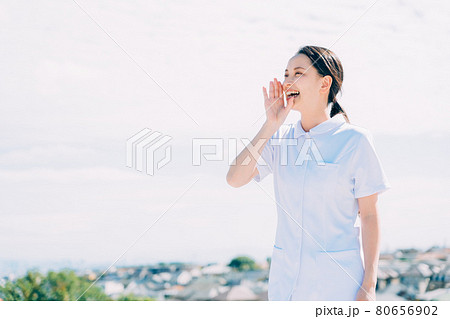 応援する看護師 80656902