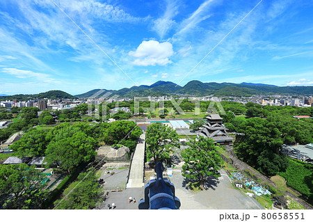 熊本城から見た宇土櫓と熊本市街　 80658551