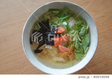 鮭の玄米茶漬け 鮭の玄米茶漬け 80659098