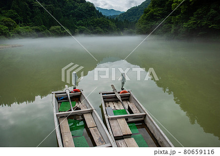 奥会津　霧幻峡の渡し風景 80659116