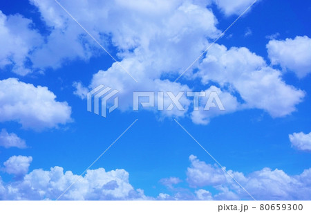 サマースカイ 夏の青空と真っ白な雲 サマースカイ 夏の青空と真っ白な雲 80659300