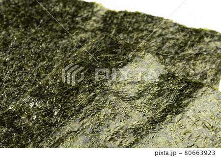 積み重ねた大判の焼き海苔 80663923