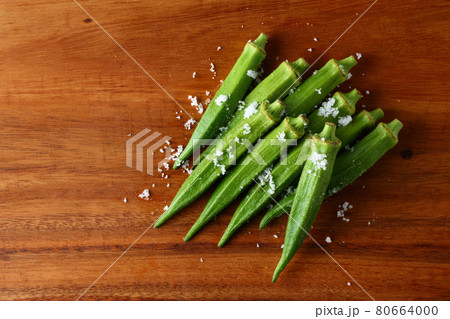 オクラの調理工程　俯瞰撮影 80664000