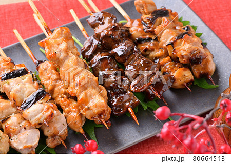焼鳥、やきとり、焼き鳥、ヤキトリ、5種盛り合わせ、居酒屋イメージ。 80664543