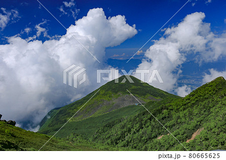 南八ヶ岳 権現岳山頂から編笠山を望む 南八ヶ岳 権現岳山頂から編笠山を望む 80665625