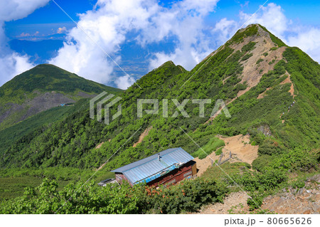 南八ヶ岳 権現岳東峰山頂から権現小屋、権現岳西峰、編笠山を望む 南八ヶ岳 権現岳東峰山頂から権現小屋、権現岳西峰、編笠山を望む 80665626
