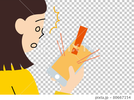 當她看到她的智能手機屏幕時，一個對這個消息感到驚訝的女人 80667154