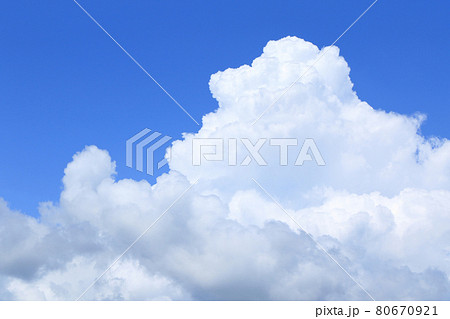 夏の大空 巨大な入道雲 夏の大空 巨大な入道雲 80670921