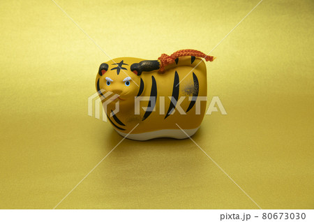 干支 寅 背景ゴールド 干支 寅 背景ゴールド 80673030