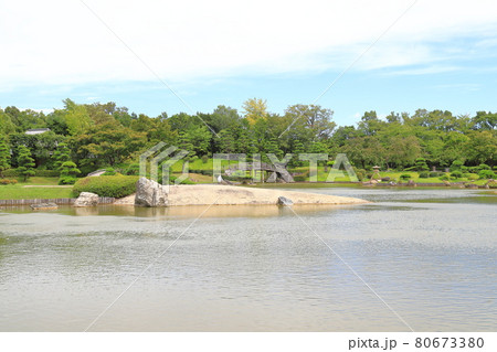 こしがや能楽堂 日本庭園花田苑 木橋と池の写真素材